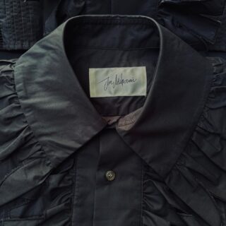 [ JUN MIKAMI ] RUFFLE SHIRT

www.lancah.com

#junmikami #ruffleshirt #ジュンミカミ#lancah