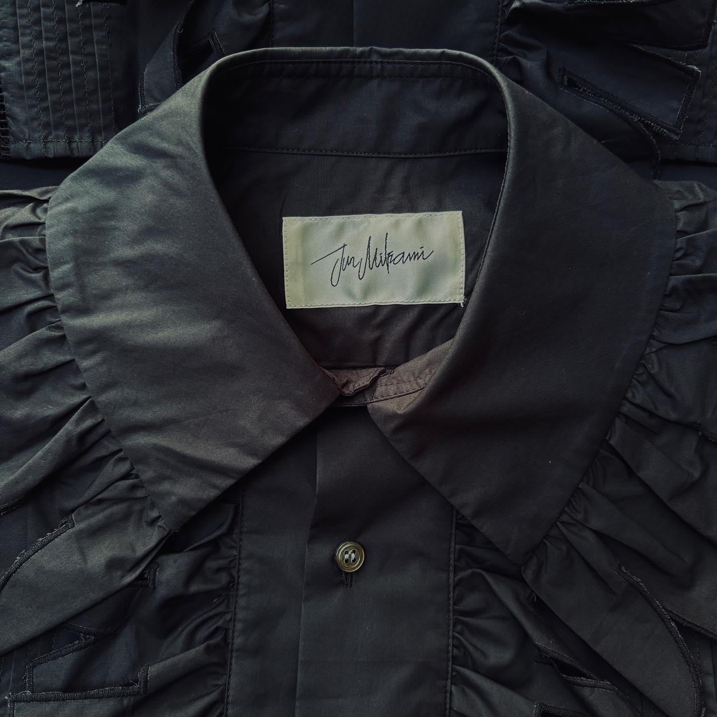 [ JUN MIKAMI ] RUFFLE SHIRT

www.lancah.com

#junmikami #ruffleshirt #ジュンミカミ#lancah