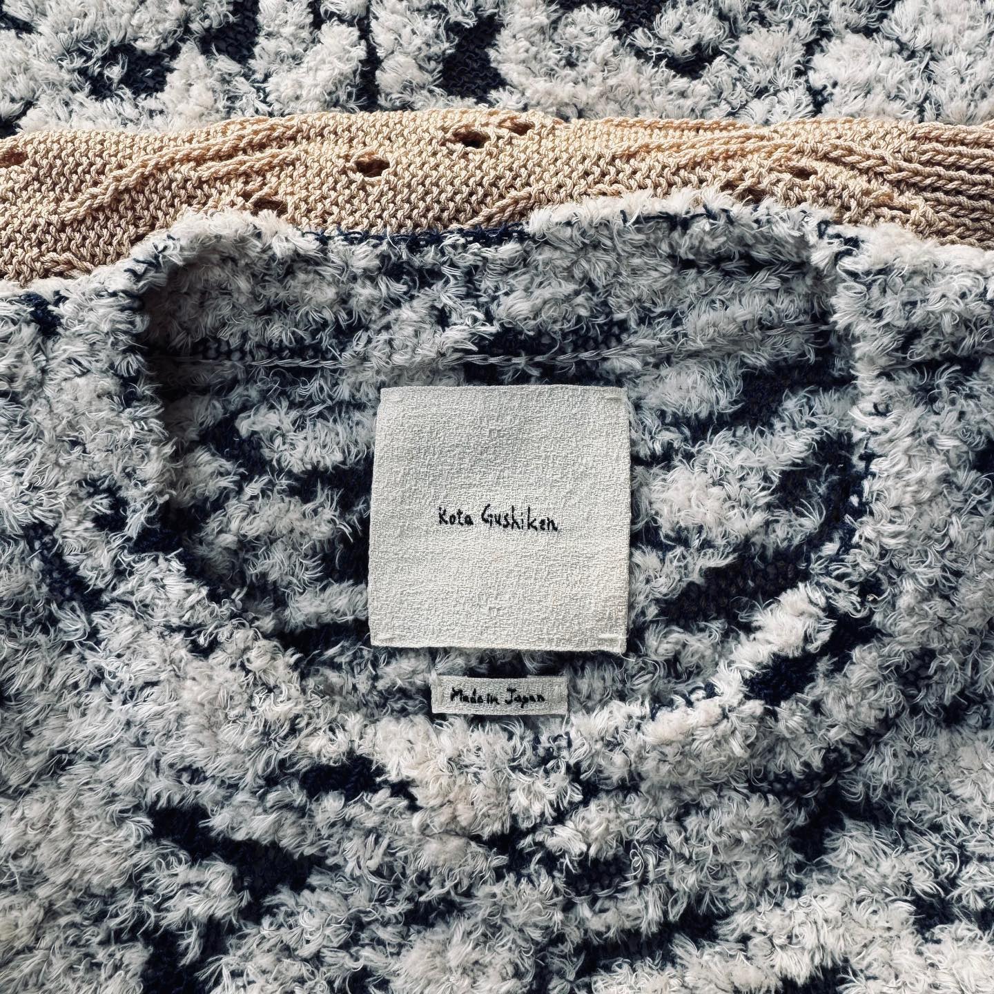 [ Kota Gushiken ] ROUH&GLOSS COLLAGED JUMPER

www.lancah.com

#kotagushiken #lancah